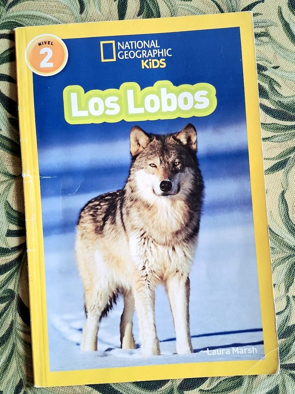 National Geographic ' Los Lobos ' Book < FREEBIE